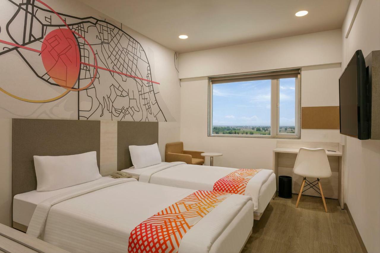 Ginger Sanand Hotel Ngoại thất bức ảnh