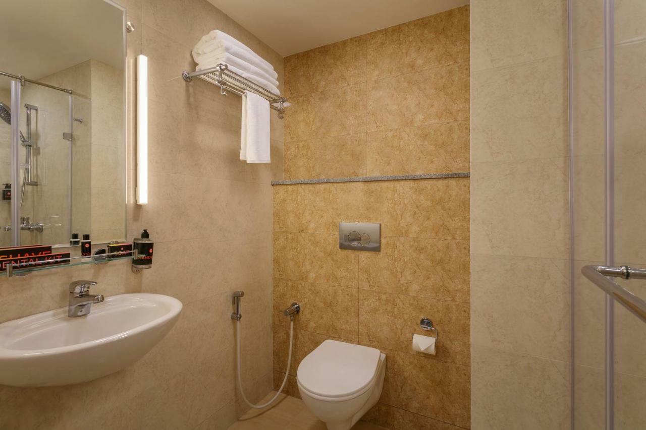 Ginger Sanand Hotel Ngoại thất bức ảnh