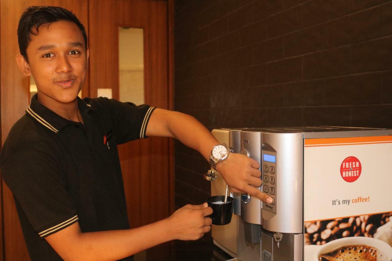 Ginger Sanand Hotel Ngoại thất bức ảnh