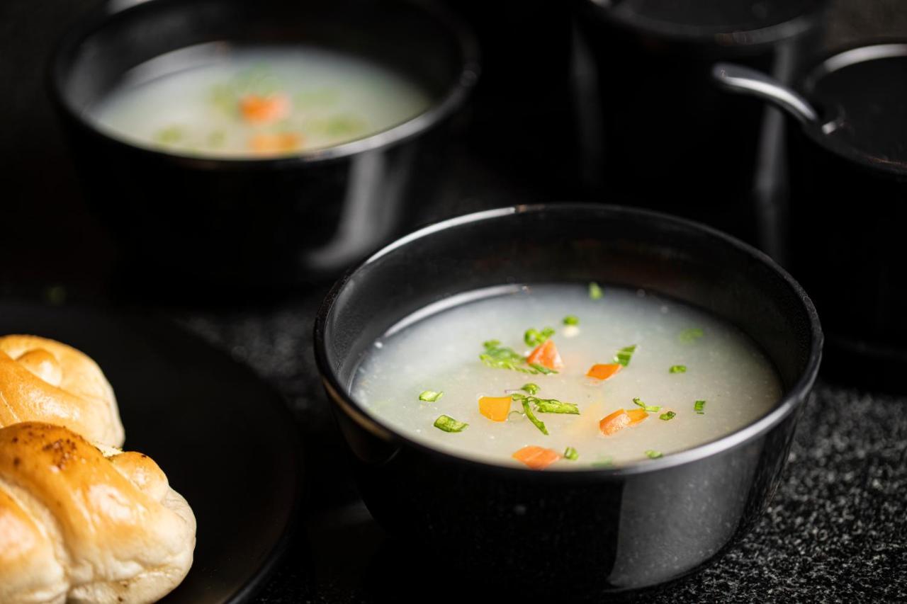 Ginger Sanand Hotel Ngoại thất bức ảnh